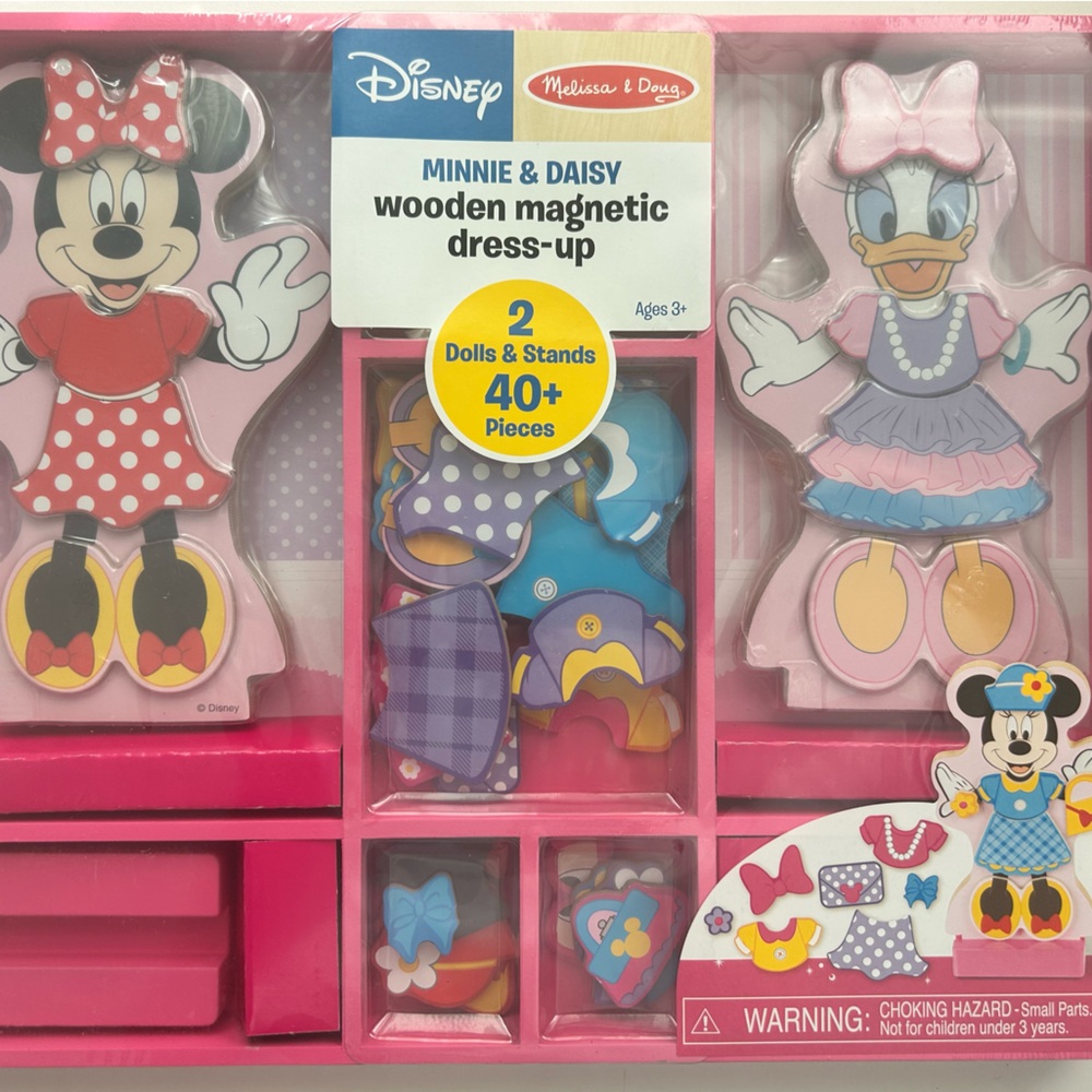 Disney Minnie & Daisy Magnetic Dress-Up Set